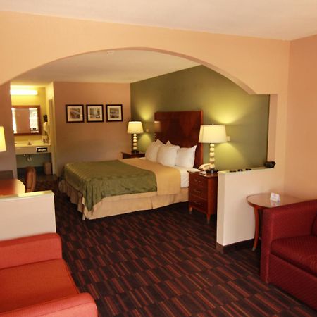 Quality Inn & Suites Near Robins Air Force Base Warner Robins Dış mekan fotoğraf